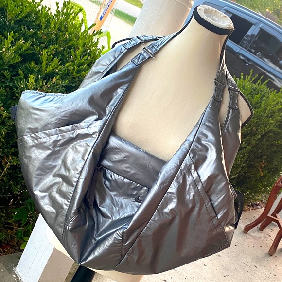 Nike Victory Metallic large Gym Tote Bag - Picture 1 of 11